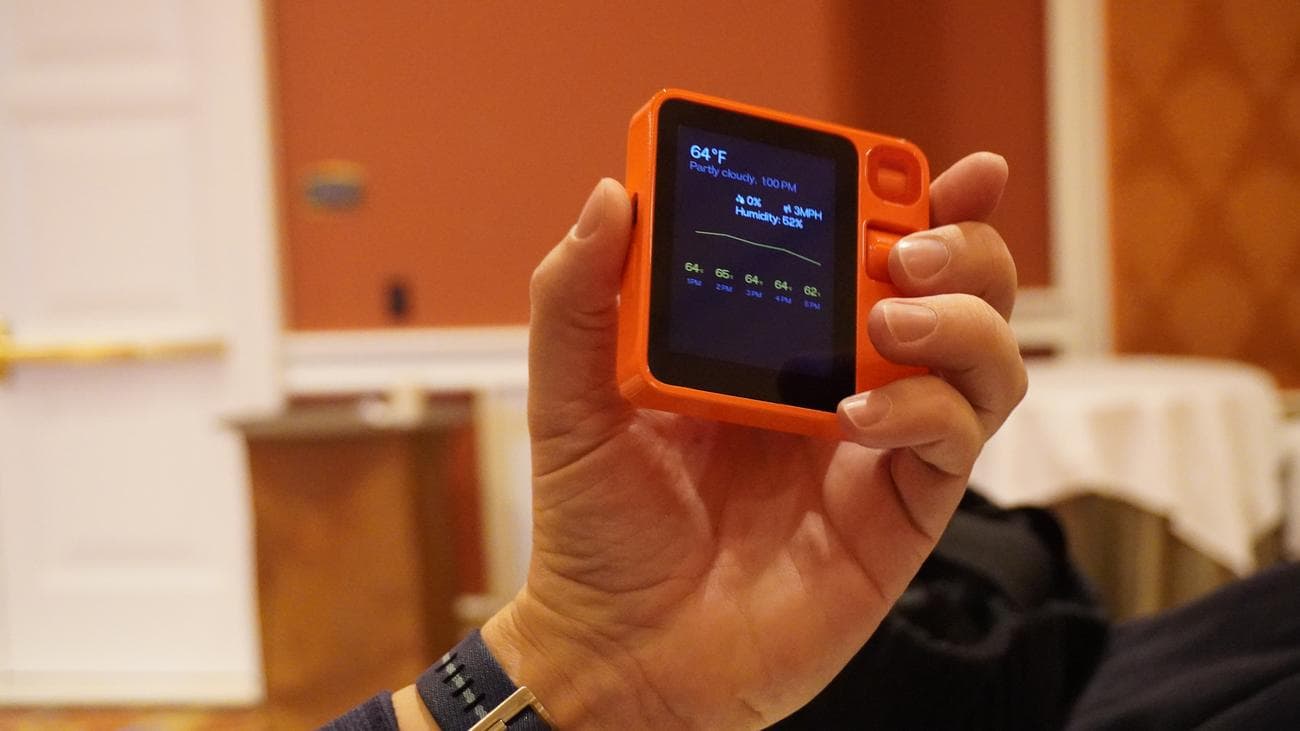 Rabbit R1 πρακτική αναθεώρηση: το μέλλον της τεχνητής νοημοσύνης είναι εδώ, Rabbit R1 πρακτική αναθεώρηση: το μέλλον της τεχνητής νοημοσύνης είναι εδώ, TechWar.GR