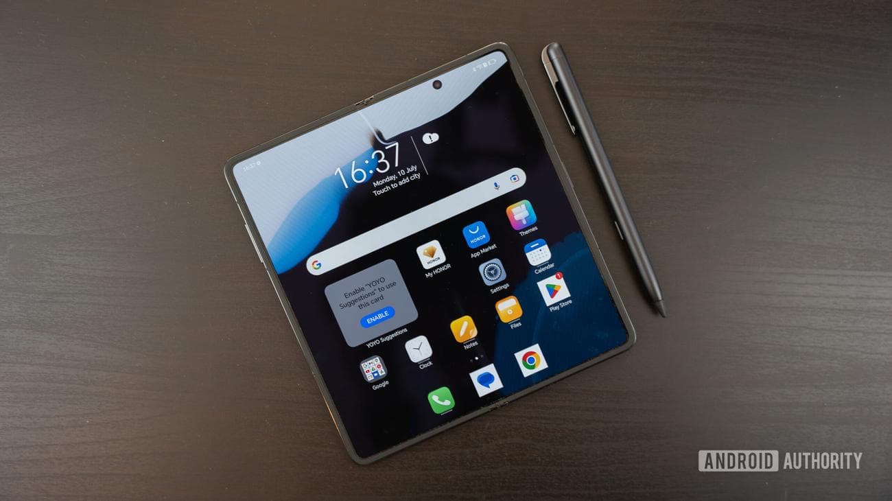 Το Honor Magic V2 Ultimate ξεδιπλώθηκε με τη γραφίδα που περιλαμβάνεται