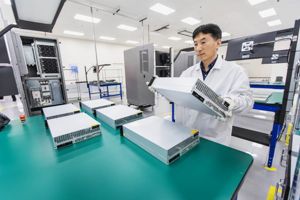 Η LG ΛΕΙΤΟΥΡΓΕΙ ΤΟ ΠΡΩΤΟ ΤΗΣ ΕΡΓΟΣΤΑΣΙΟ ΣΤΙΣ Η.Π.Α. ΓΙΑ ΤΗΝ ΠΑΡΑΓΩΓΗ ΠΡΟΗΓΜΕΝΩΝ ΦΟΡΤΙΣΤΩΝ ΗΛΕΚΤΡΙΚΩΝ ΟΧΗΜΑΤΩΝ - Digitaltvinfo.gr, Η LG ΛΕΙΤΟΥΡΓΕΙ ΤΟ ΠΡΩΤΟ ΤΗΣ ΕΡΓΟΣΤΑΣΙΟ ΣΤΙΣ Η.Π.Α. ΓΙΑ ΤΗΝ ΠΑΡΑΓΩΓΗ ΠΡΟΗΓΜΕΝΩΝ ΦΟΡΤΙΣΤΩΝ ΗΛΕΚΤΡΙΚΩΝ ΟΧΗΜΑΤΩΝ –, TechWar.GR