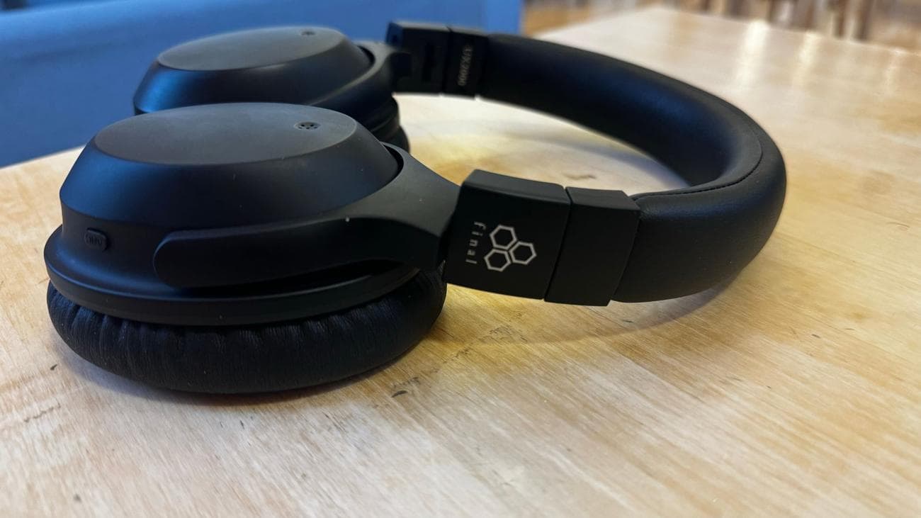 Τελική αναθεώρηση ακουστικών UX2000: Εξαιρετική ακύρωση θορύβου με προϋπολογισμό, Τελική αναθεώρηση ακουστικών UX2000: Εξαιρετική ακύρωση θορύβου με προϋπολογισμό, TechWar.GR