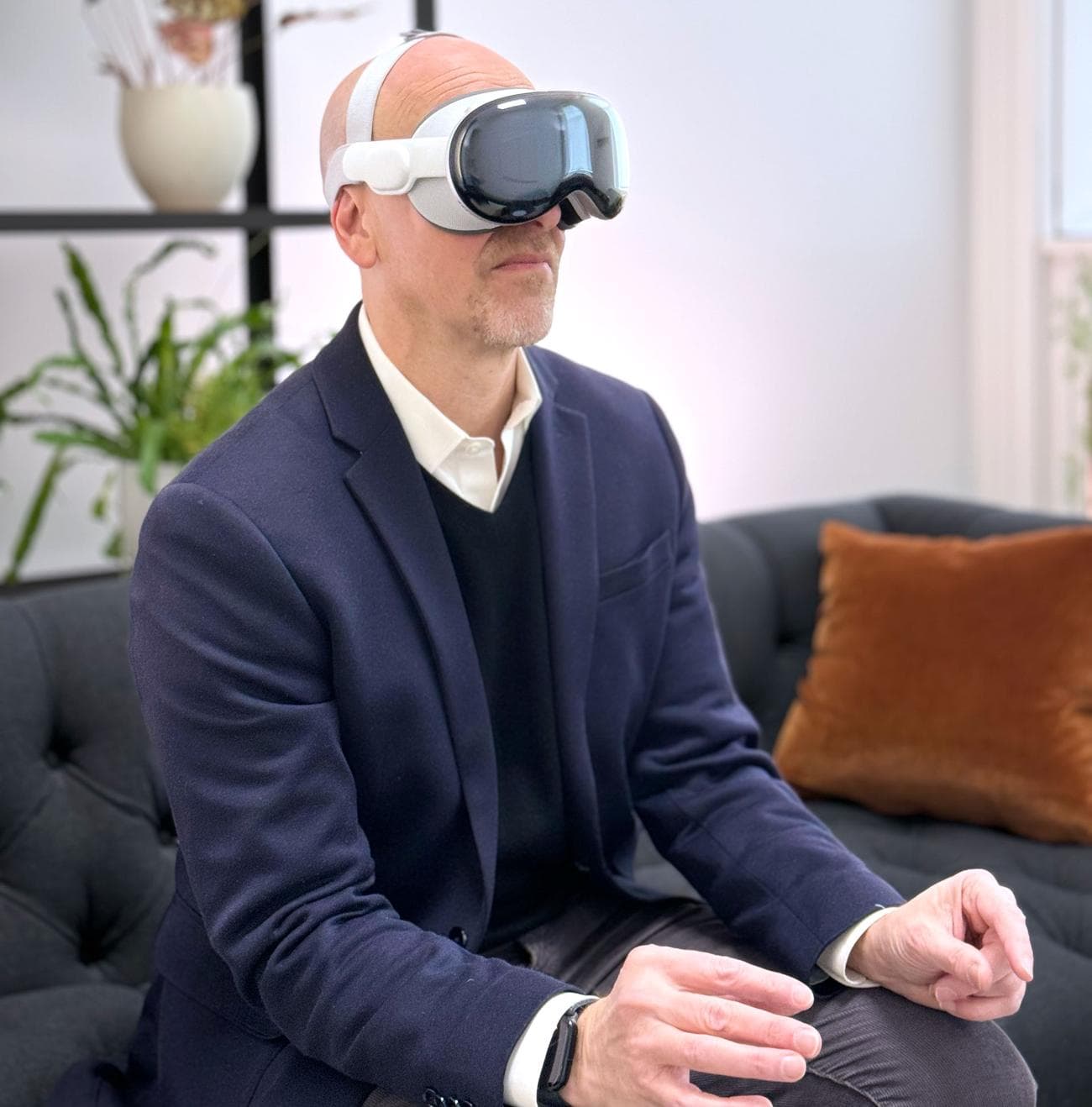 Το Apple Vision Pro δεν είναι ασύρματο και αυτό οδηγεί μερικούς ανθρώπους σε απόσπαση της προσοχής, Το Apple Vision Pro δεν είναι ασύρματο και αυτό οδηγεί μερικούς ανθρώπους σε απόσπαση της προσοχής, TechWar.GR