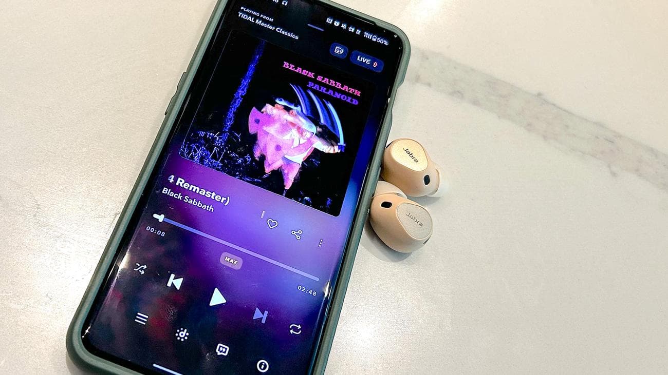 Το Jabra Elite 10 παίζει μουσική στο τηλέφωνο