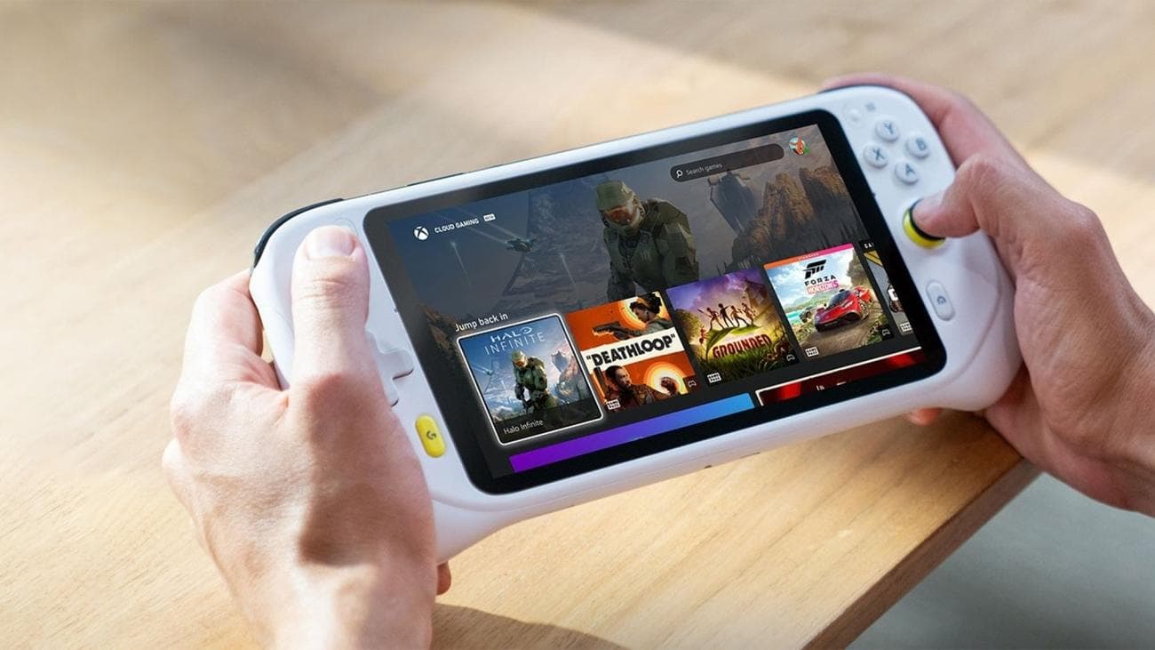 Άνθρωπος που χρησιμοποιεί το Xbox Cloud Gaming