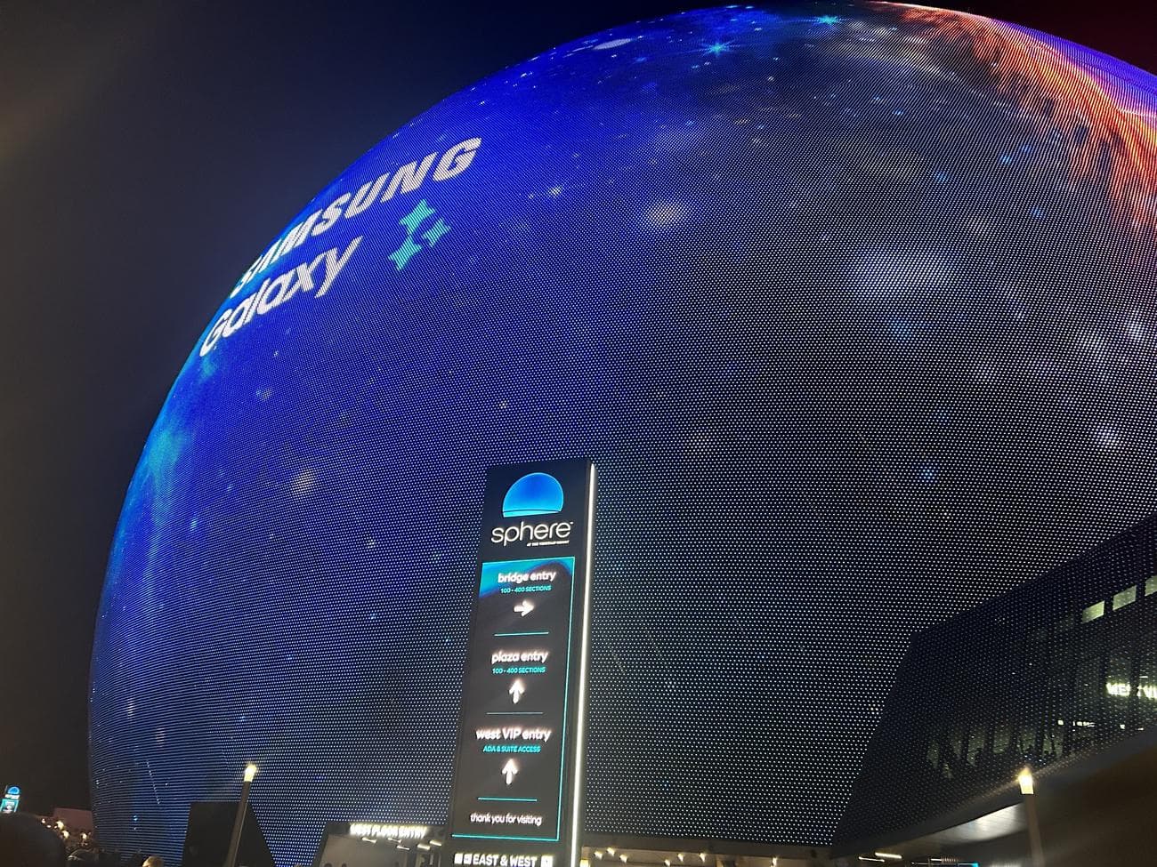 The Sphere κατά τη διάρκεια της CES 2024: Android εναντίον iPhone, The Sphere κατά τη διάρκεια της CES 2024: Android εναντίον iPhone, TechWar.GR