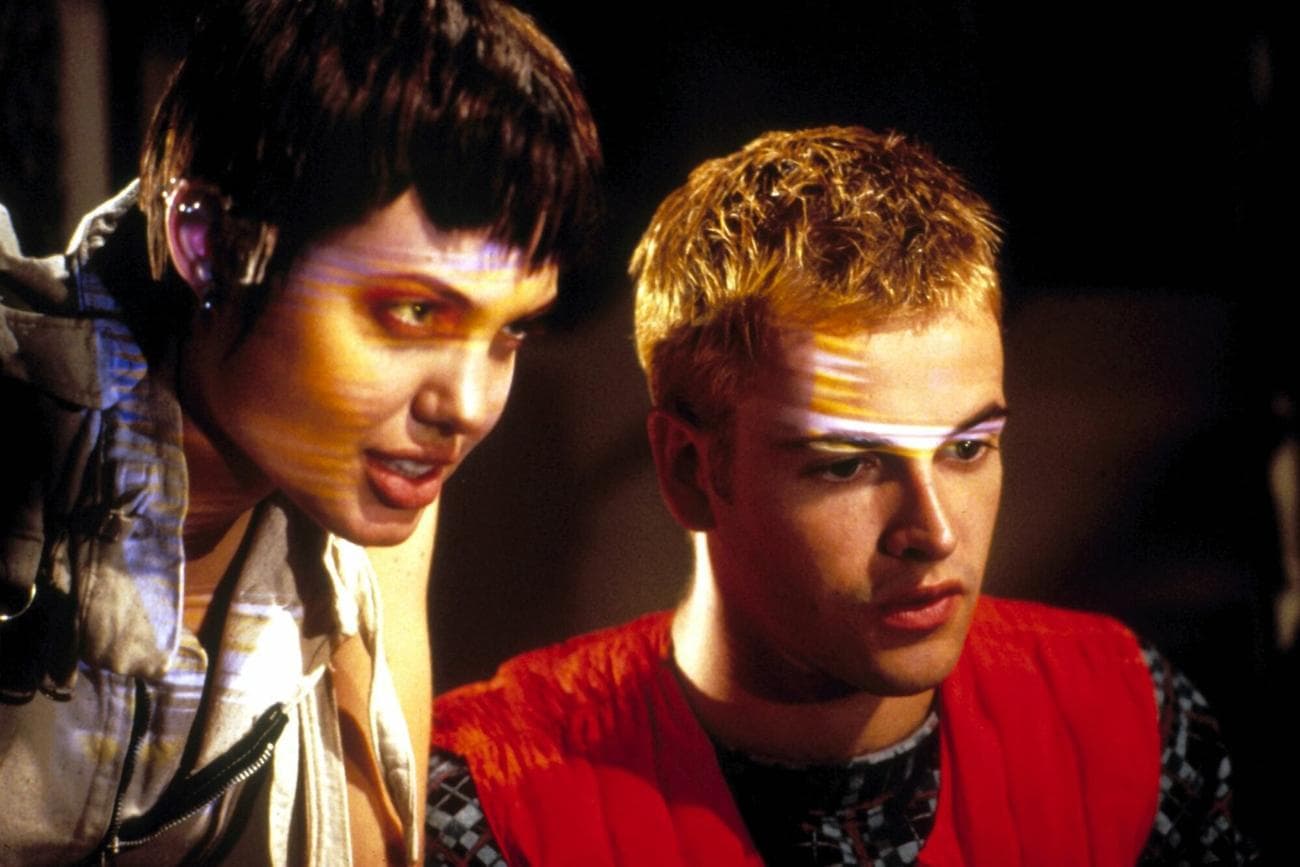 Angelina Jolie and Jonny Lee Miller in "Hackers."