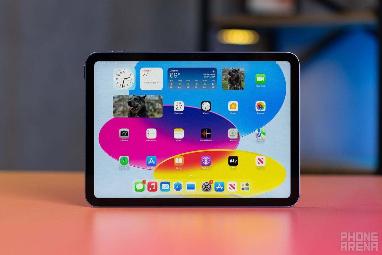 Η μπροστινή κάμερα στο iPad 10ης γενιάς είχε ήδη επανατοποθετηθεί ώστε να βρίσκεται στην κορυφή του tablet σε οριζόντια λειτουργία - Νέα μοντέλα OLED M3 iPad Pro στην παραγωγή.  συσκευή που θα κυκλοφορήσει στα τέλη Μαρτίου