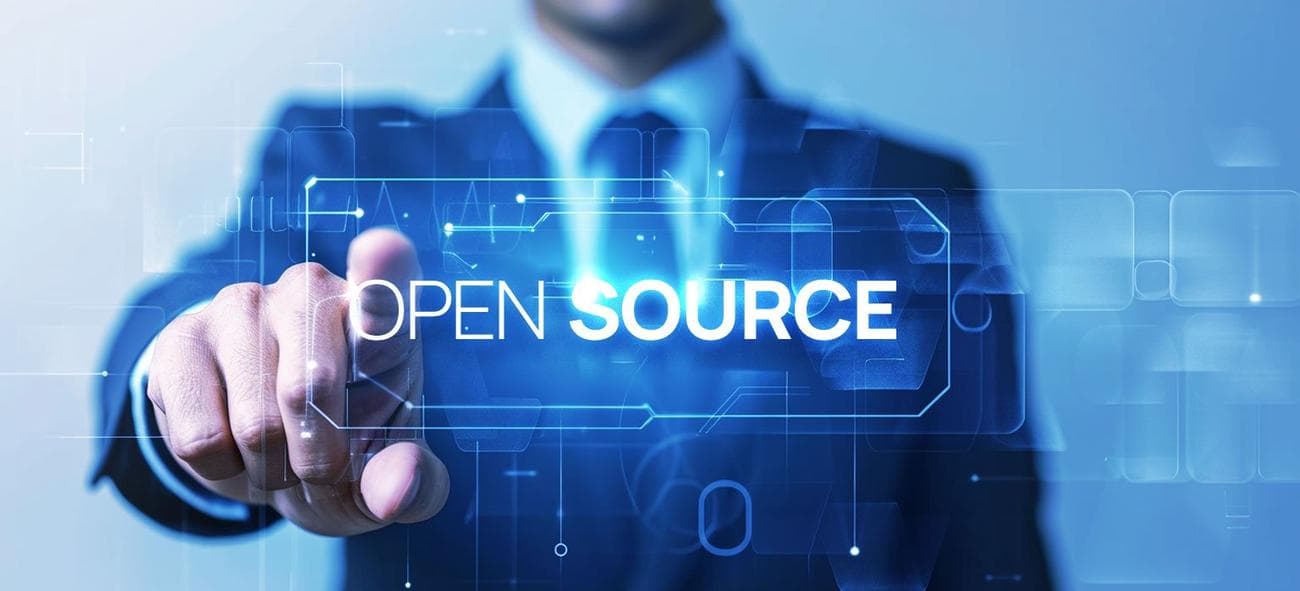 άτομο που σας δείχνει με τις λέξεις ανοιχτού κώδικα