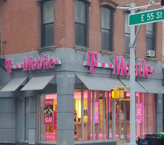 Ήταν άλλο ένα ισχυρό τρίμηνο και έτος για την T-Mobile - η T-Mobile είχε άλλο ένα δυνατό τρίμηνο και άλλο ένα δυνατό έτος.  περισσότερα από τα ίδια προβλέπονται για το 2024