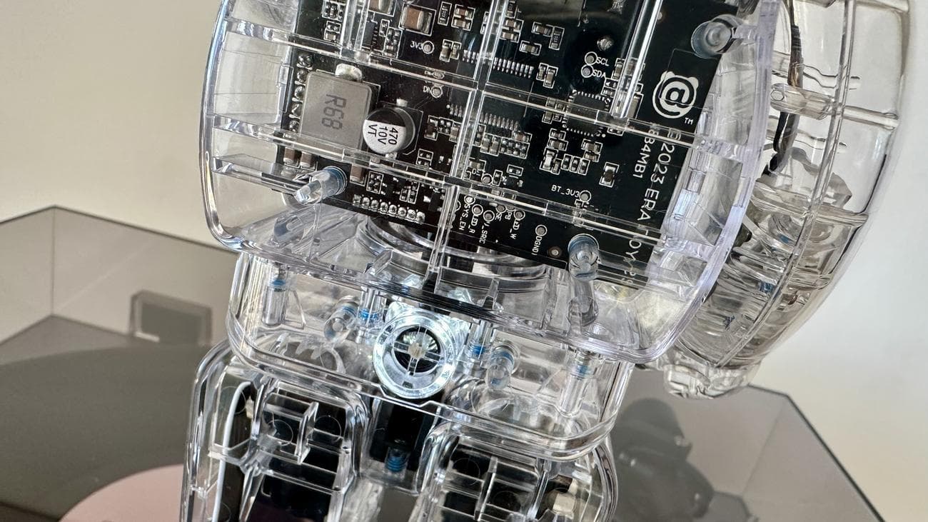 Κοντινό πλάνο του ηχείου Bearbrick Audio 400% Bluetooth