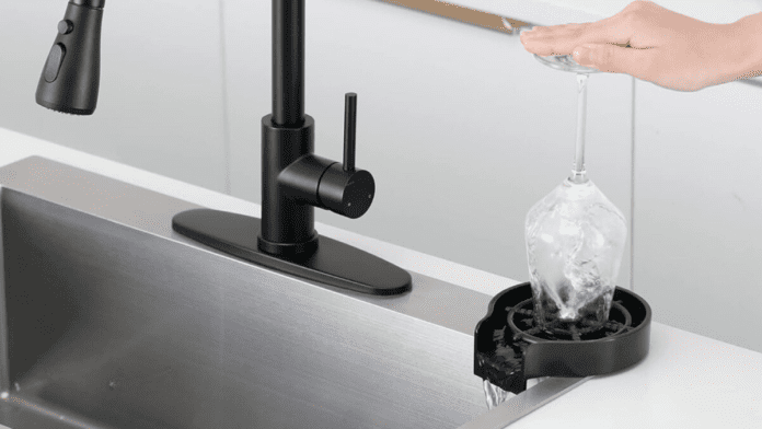 Αυτό το πλυντήριο γυαλικών για τον νεροχύτη της κουζίνας σας Αυτό το πλυντήριο γυαλικών για τον νεροχύτη της κουζίνας σας κοστίζει 20 $