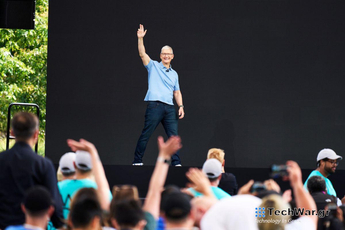 Η Apple πλήρωσε τον Tim Cook 63,2 εκατομμύρια δολάρια το 2023, μειωμένα κατά 36% από το 2022