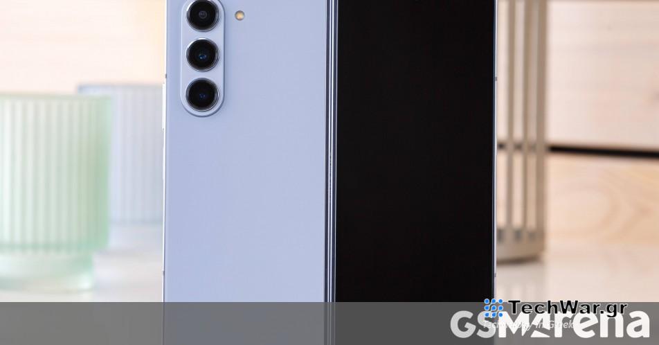 Η Samsung σκέφτεται να φτιάξει ένα φθηνότερο Galaxy Z Fold6