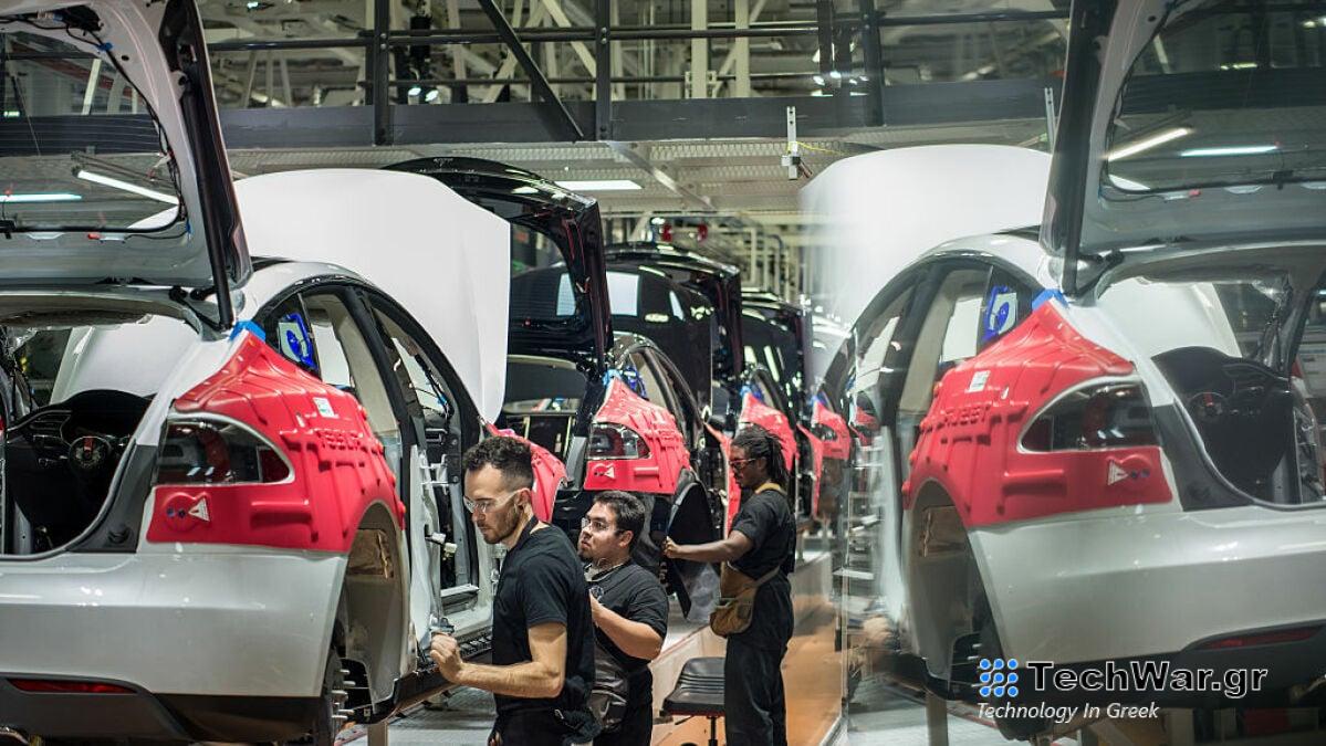 Η Tesla φέρεται να αυξάνει τους μισθούς των εργαζομένων στα εργοστάσια των ΗΠΑ καθώς πλησιάζει το συνδικάτο