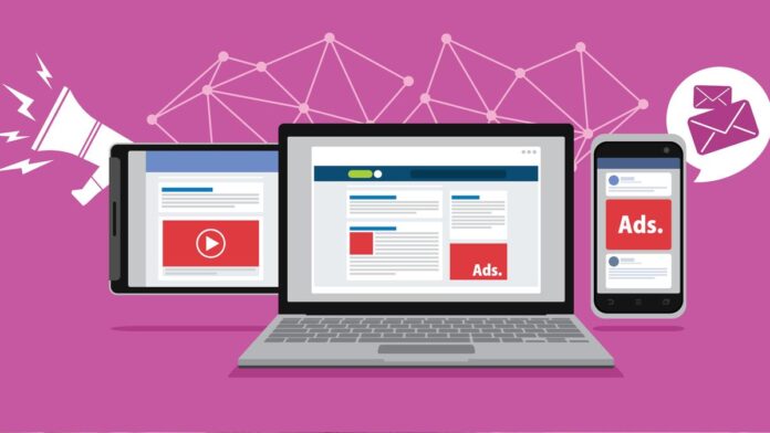 Οι ψεύτικες διαφημίσεις Google προσπαθούν να εξαπατήσουν τους χρήστες ώστε Laptops showing website ads on a pink background