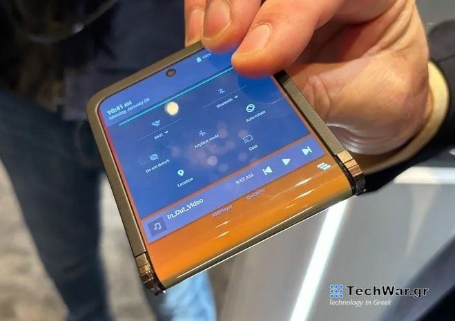 Flex-in-&amp;-Out-Flip-Smartphonegreece