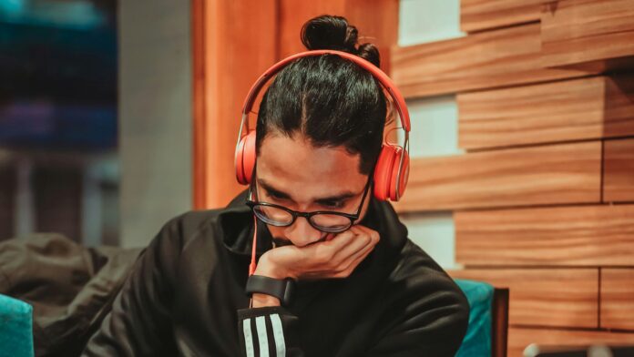 Πώς να βρείτε αυτό το τραγούδι κολλημένο στο κεφάλι σας For those times when you just can't remember what a song is called...