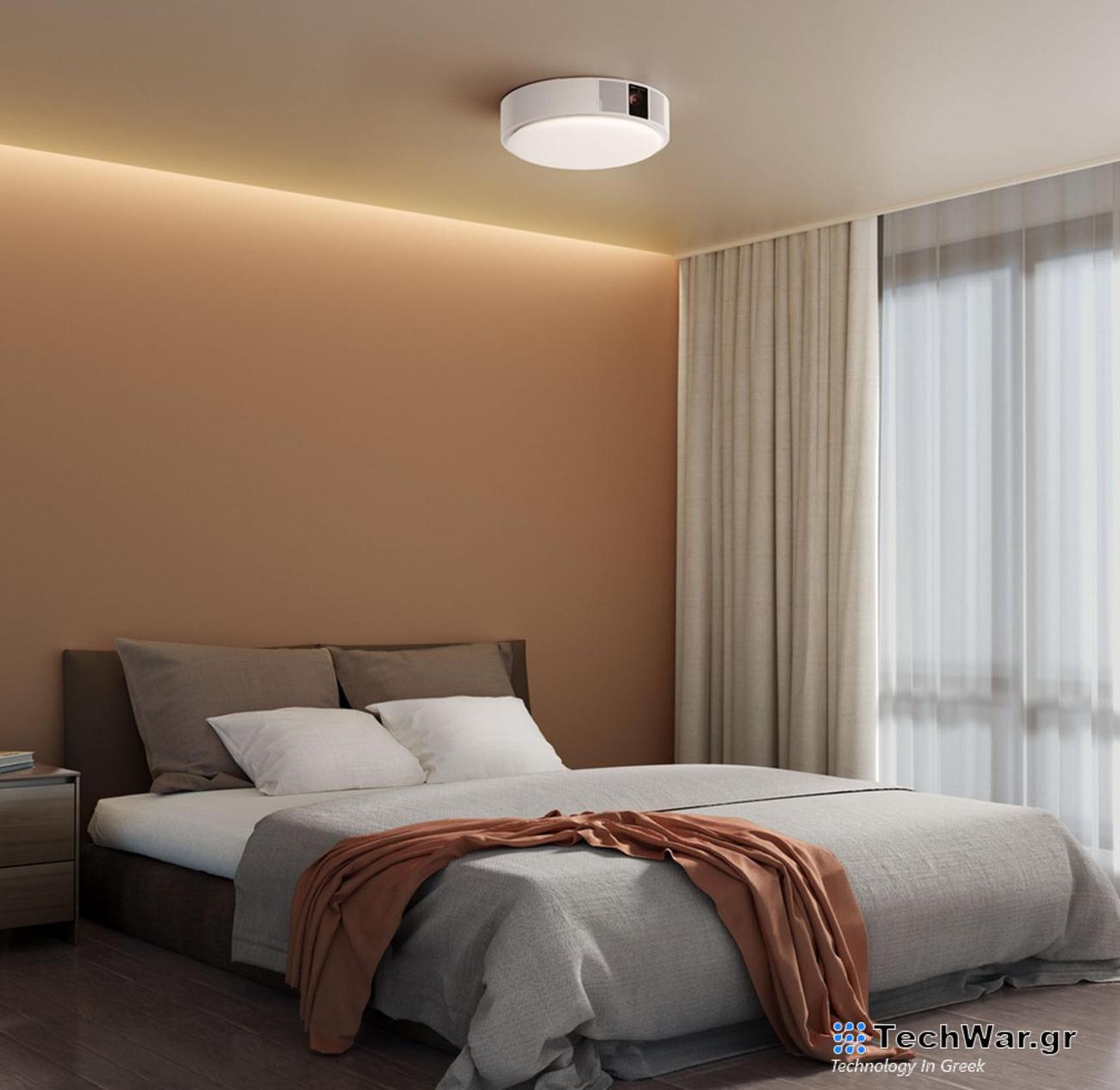 Φωτιστικό οροφής που κρύβει μέσα του έναν προβολέα και ένα έξυπνο ηχείο