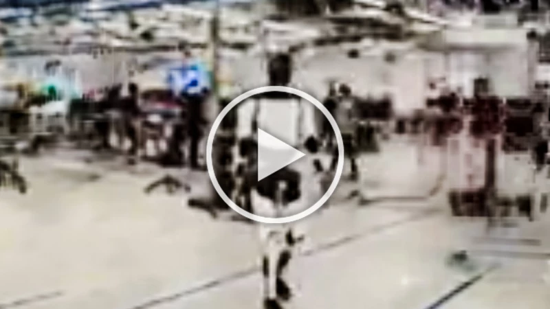 Ο Elon Musk ανέβασε νέο βίντεο με το Optimus ρομπότ της Tesla!