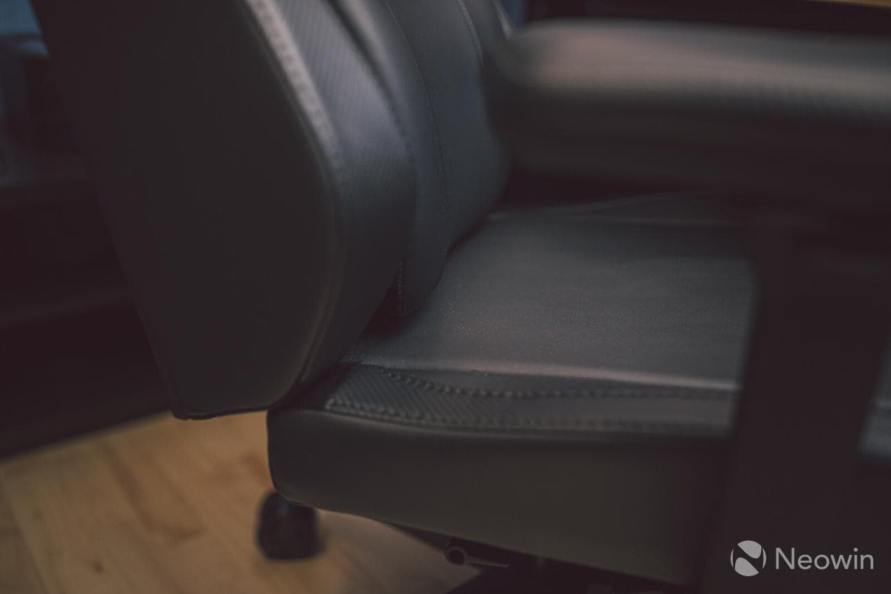 Καρέκλα παιχνιδιού ThunderX3 Core