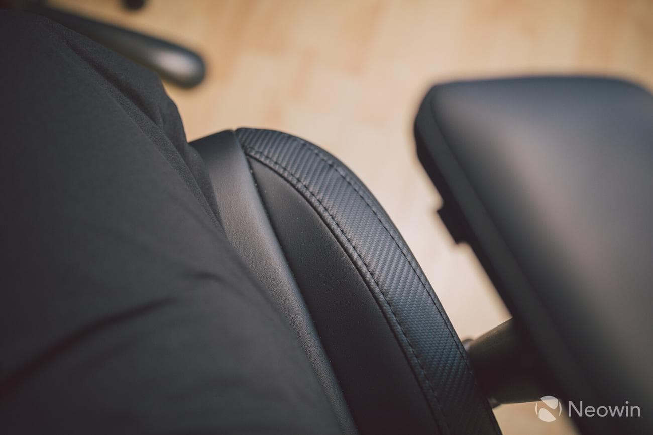 Καρέκλα παιχνιδιού ThunderX3 Core