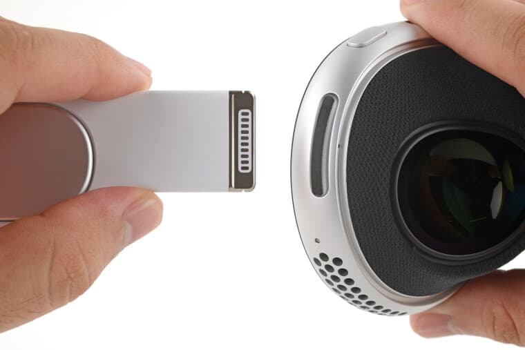 Massive Lightning connector on Apple Vision Pro