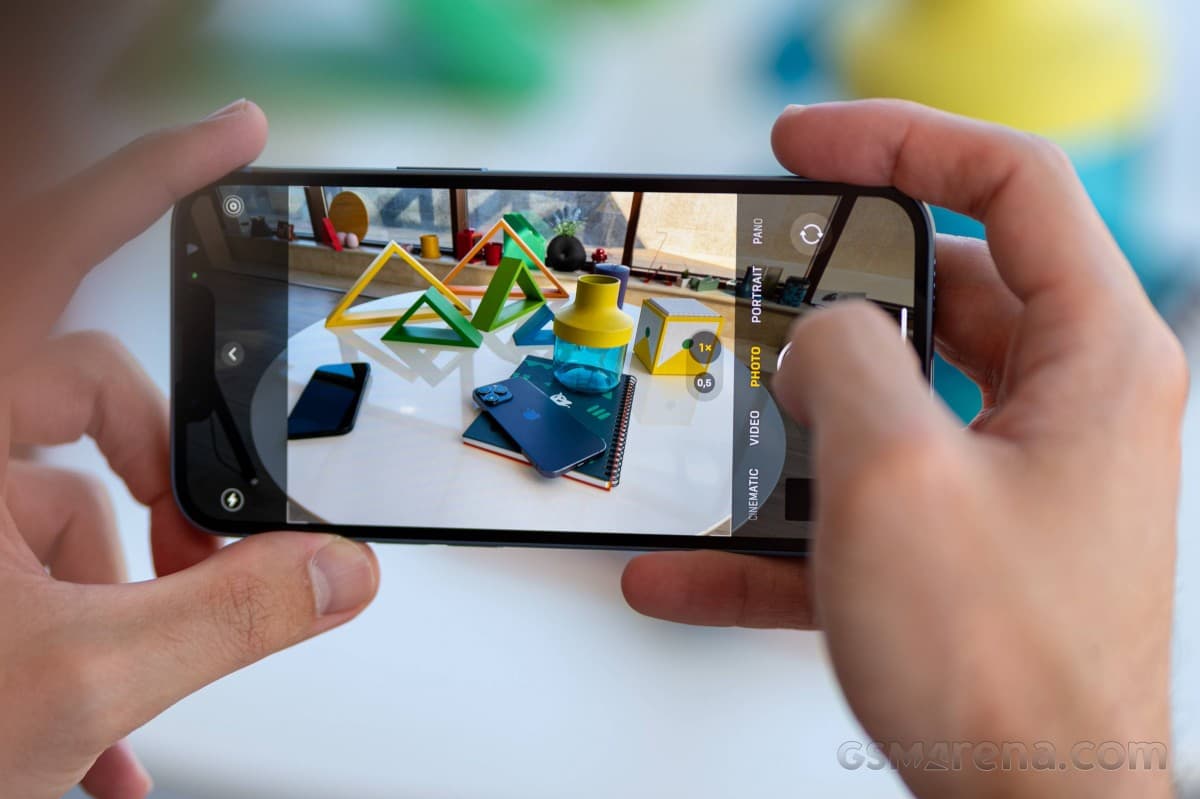 Το επόμενο iPhone SE έρχεται το 2025 με οθόνη OLED δανεισμένη από το iPhone 14