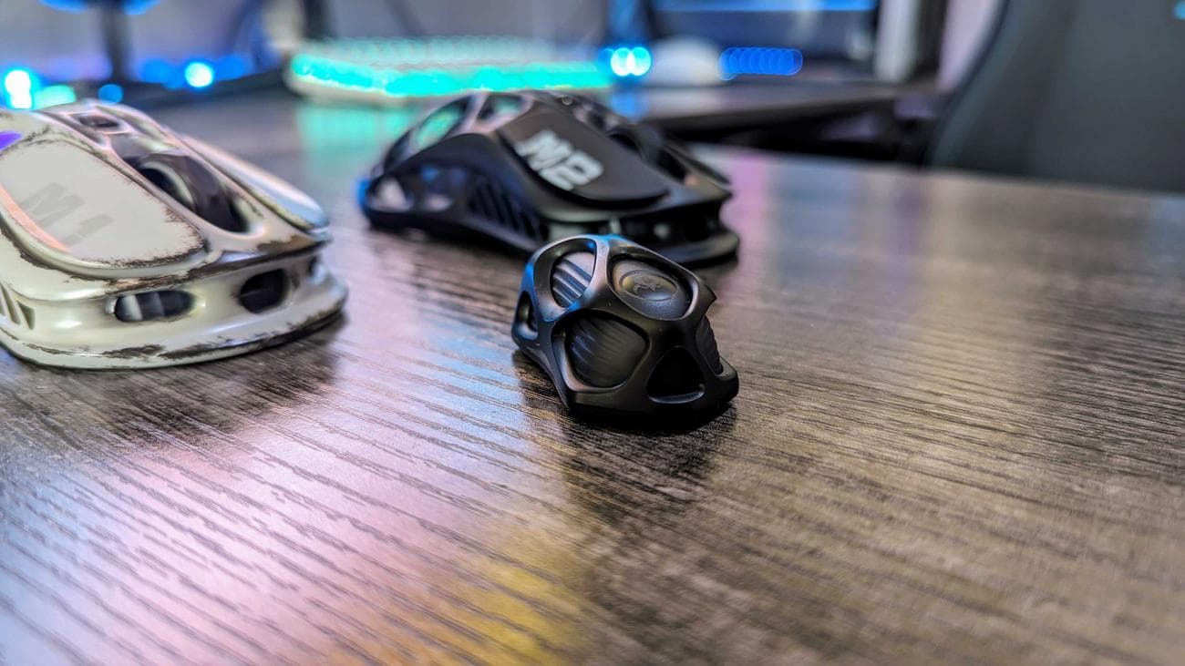 Εικόνα του ασύρματου ποντικιού gaming GravaStar Mercury M1 Pro.