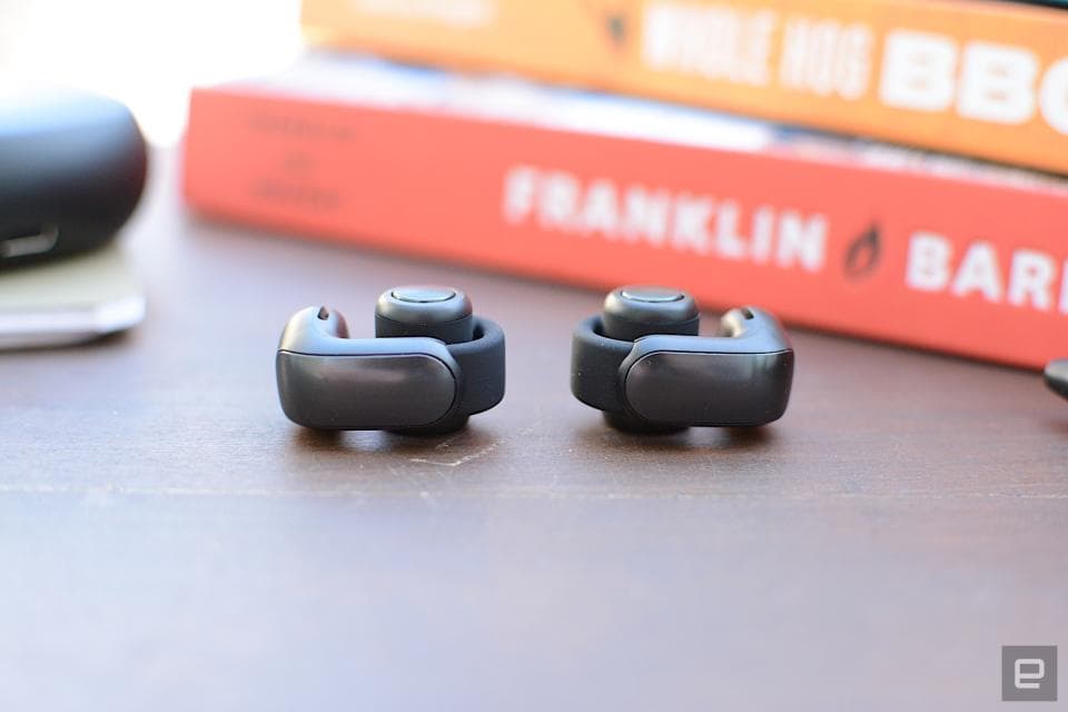 Τα νέα ανοιχτά ακουστικά της Bose είναι περισσότερο αξεσουάρ μόδας παρά φοριούνται και συνοδεύονται από κάποιες εγγενείς συμβιβασμούς.