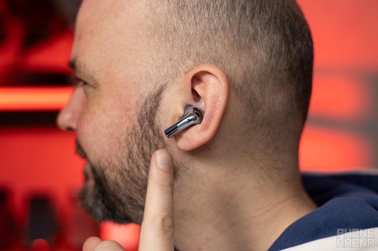 Χειριστήρια αφής... το αγαπημένο μας!  (Πίστωση εικόνας - PhoneArena) - Κριτική OnePlus Buds 3: ελαφρύ, άνετο, ήπιο