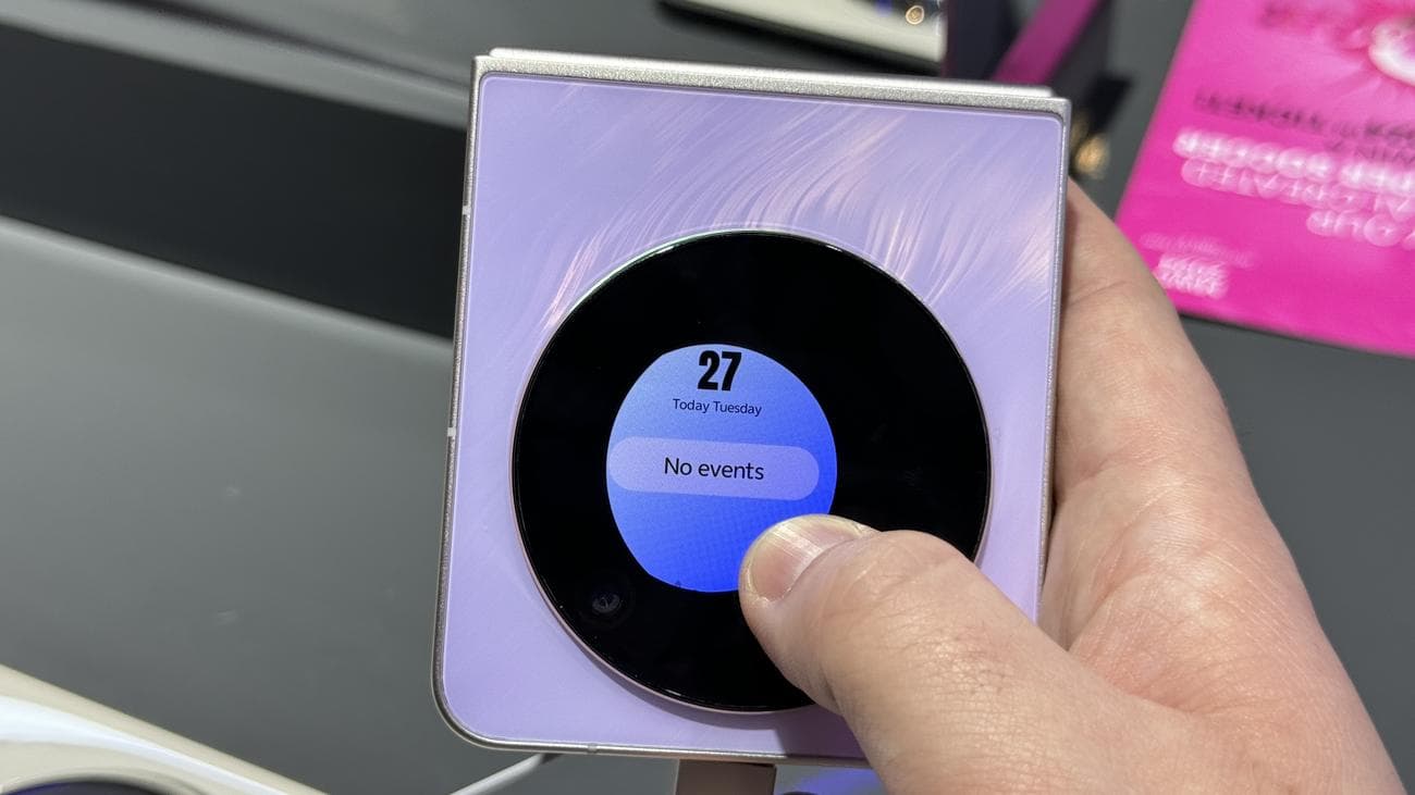 Γραφικό στοιχείο καιρού εξωφύλλου Nubia Flip 5G