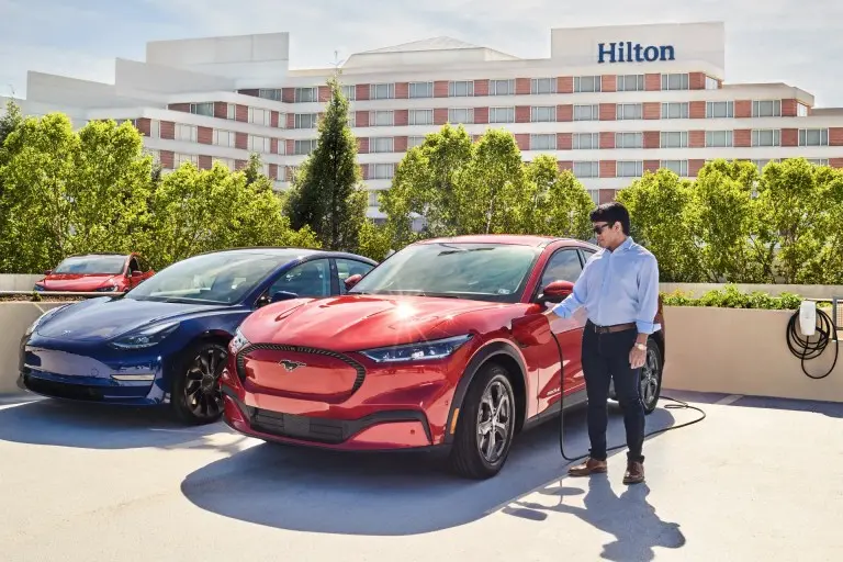 Universal επιτοίχιος σύνδεσμος Hilton Tesla