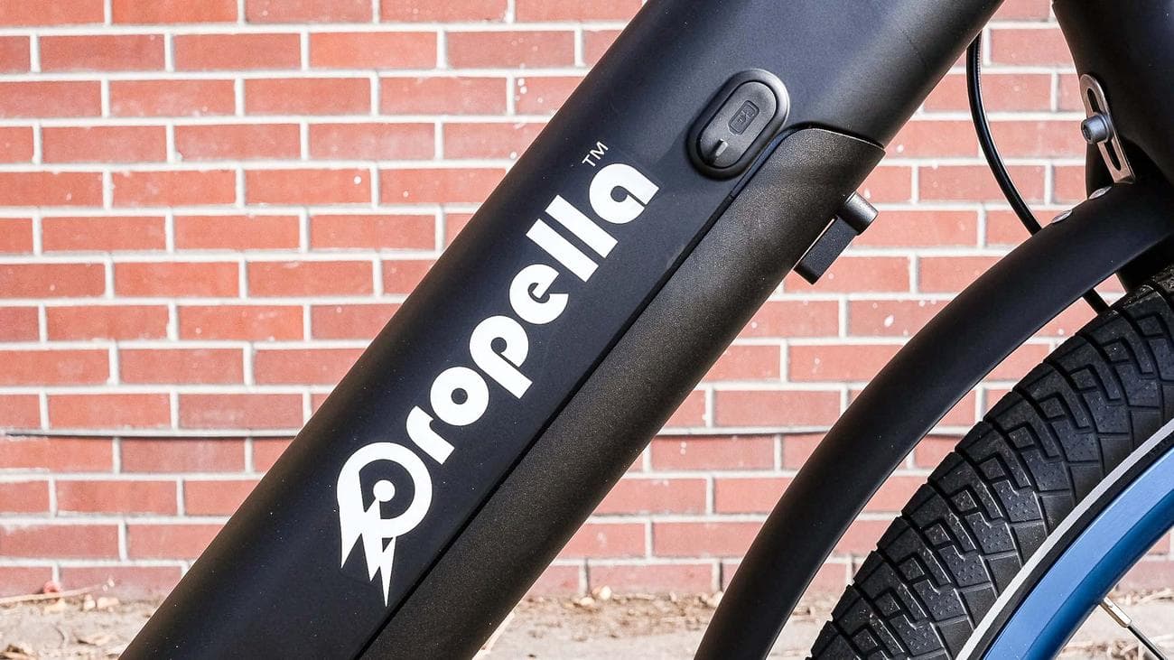 Το Propella 9S Pro V2 παρκαρισμένο έξω