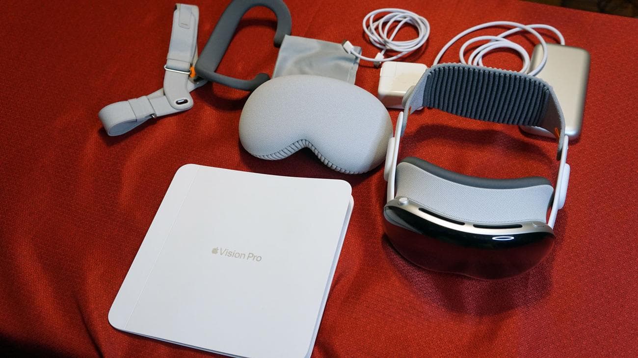 What comes in the Apple Vision Pro box