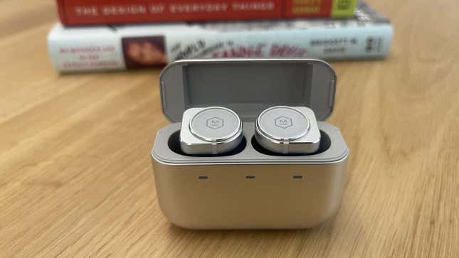 Μια φωτογραφία του M&D MW09.