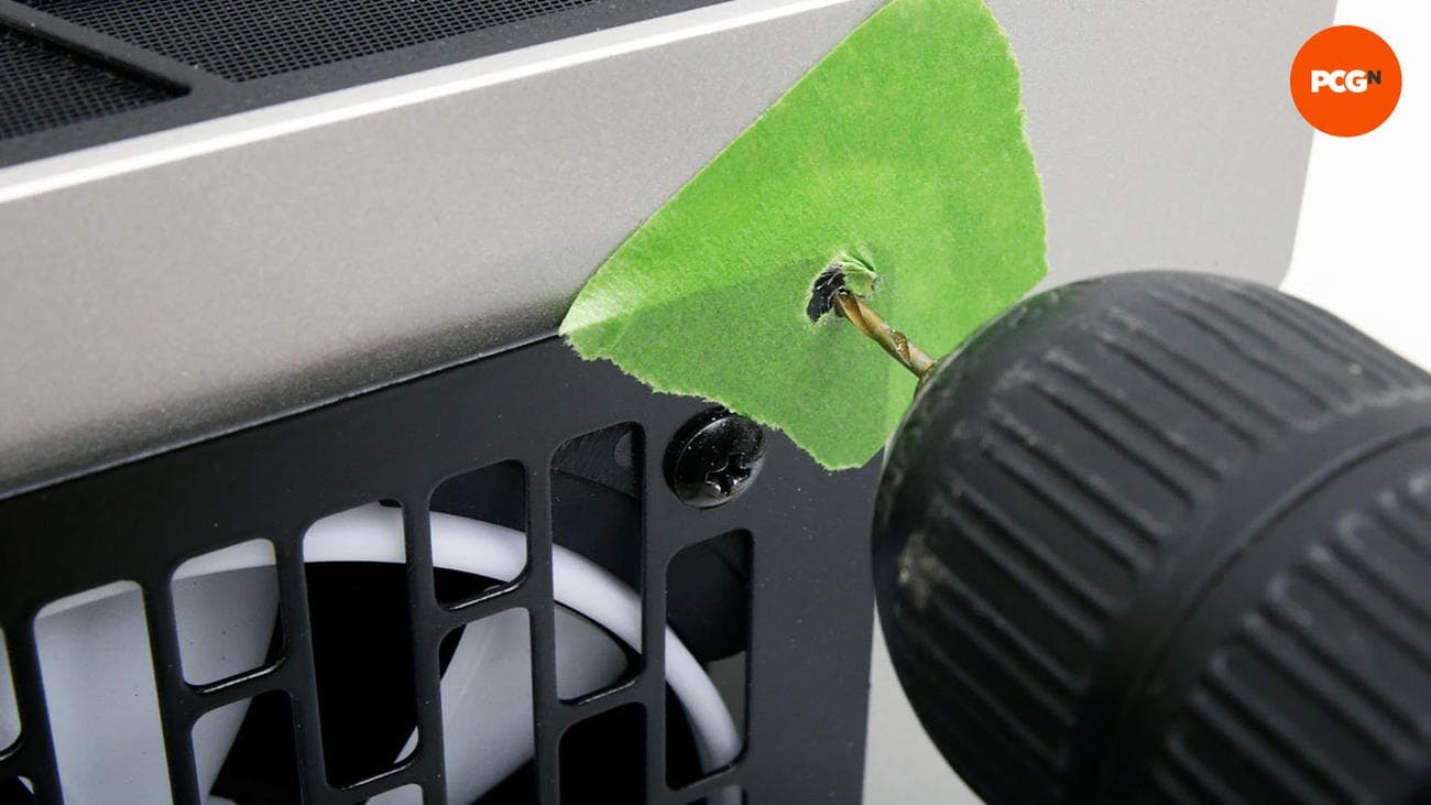 Πώς να φτιάξετε μια βάση ψυγείου: Ανοίξτε τρύπες ανεμιστήρα