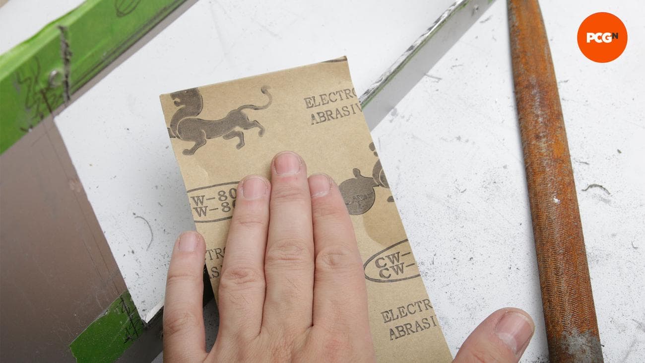 Πώς να φτιάξετε μια βάση ψυγείου: Γυαλίστε τις άκρες