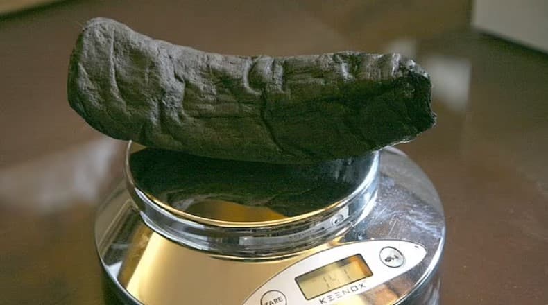 Πώς φαίνεται ο πάπυρος στην πραγματικότητα και γιατί δεν μπορουσε να διαβαστεί μέχρι σήμερα.