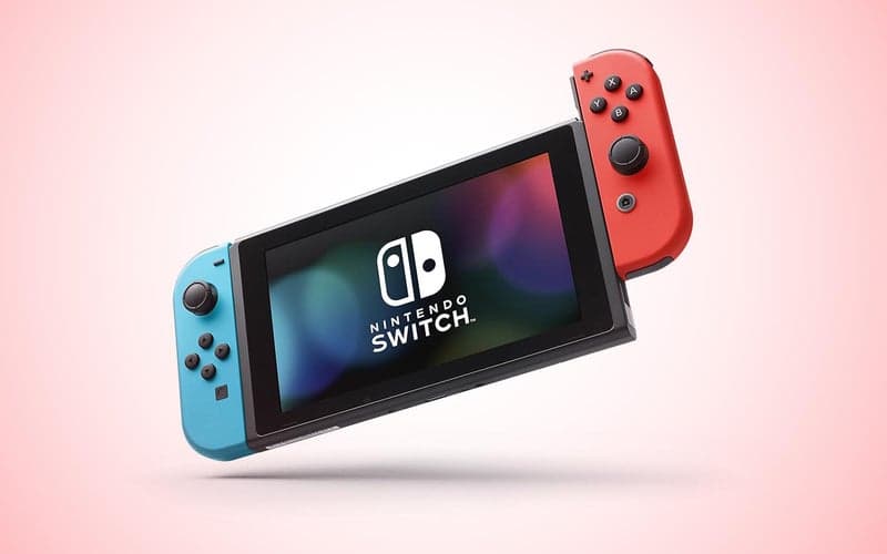 Nintendo Switch σε απλό φόντο με ένα Joy Con μερικώς απενεργοποιημένο