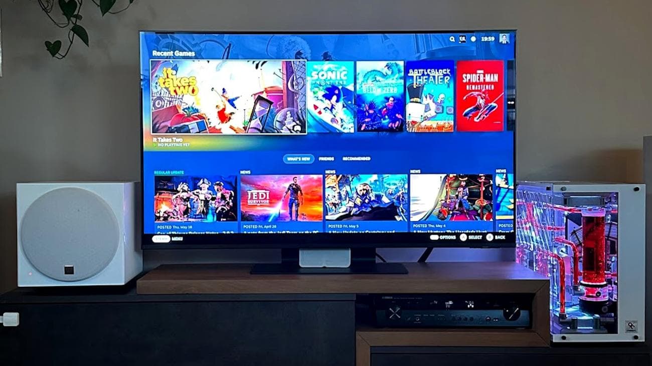 Ρύθμιση παιχνιδιών καθιστικού με υπολογιστή με λευκό νερό στα δεξιά της τηλεόρασης