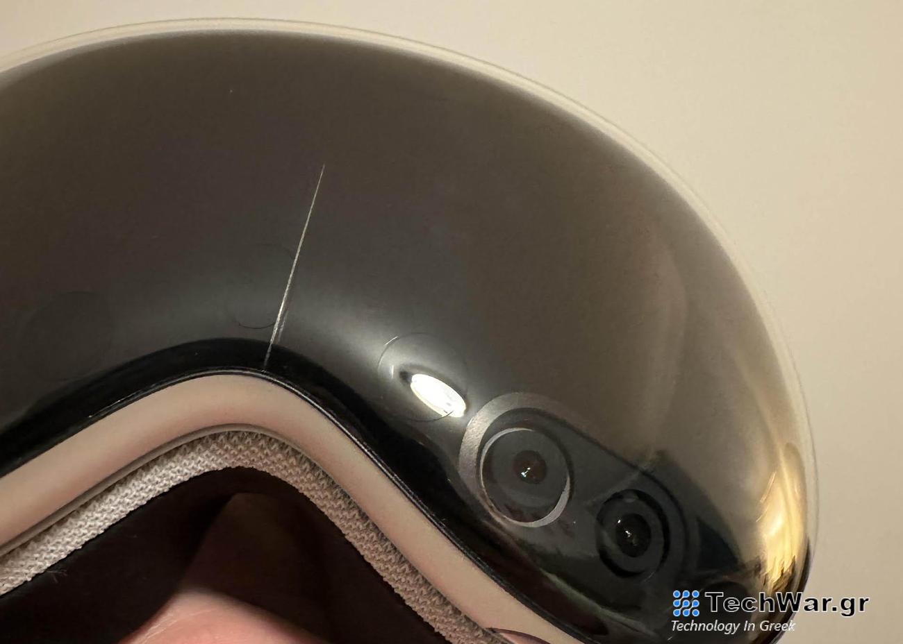 Apple Vision Pro glass cracking