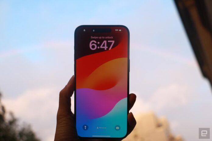 Η Apple πούλησε αρκετά iPhone και υπηρεσίες το περασμένο τρίμηνο Η Apple πούλησε αρκετά iPhone και υπηρεσίες το περασμένο τρίμηνο για να αντιστρέψει μια πτωτική τάση εσόδων