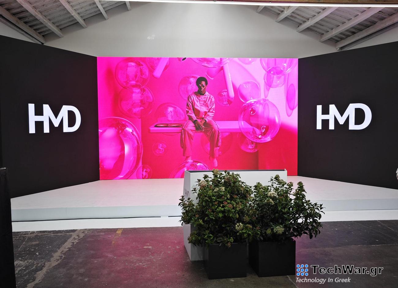 Η HMD χρωματίζει ροζ την Βαρκελώνη και το MWC 2024 με ένα Barbie κινητό