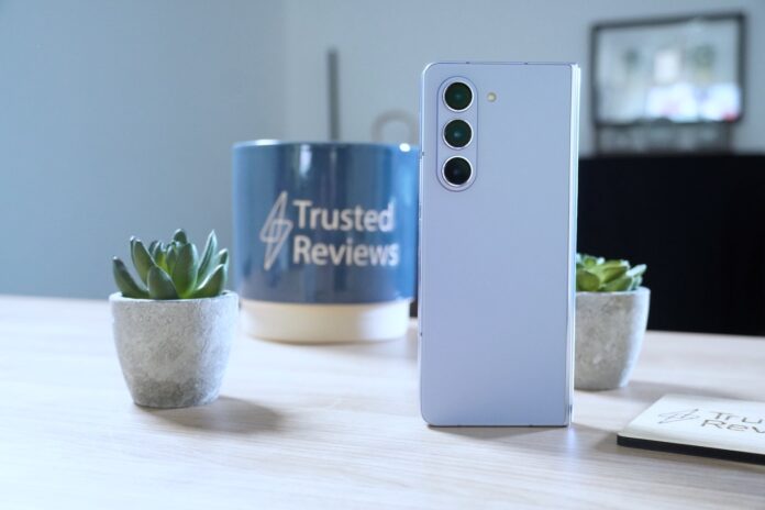 Οι ψίθυροι της μεσαίας κατηγορίας Galaxy Z Fold μόλις έγιναν Οι ψίθυροι της μεσαίας κατηγορίας Galaxy Z Fold μόλις έγιναν λίγο πιο δυνατοί