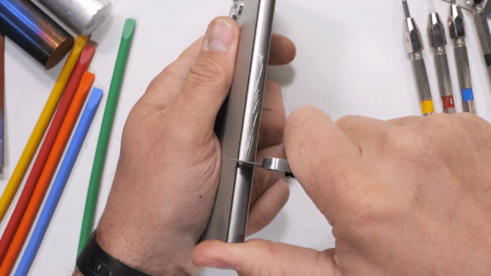 Πόσο ανθεκτικό είναι το Samsung Galaxy S24 Ultra; Πόσο ανθεκτικό είναι το Samsung Galaxy S24 Ultra;