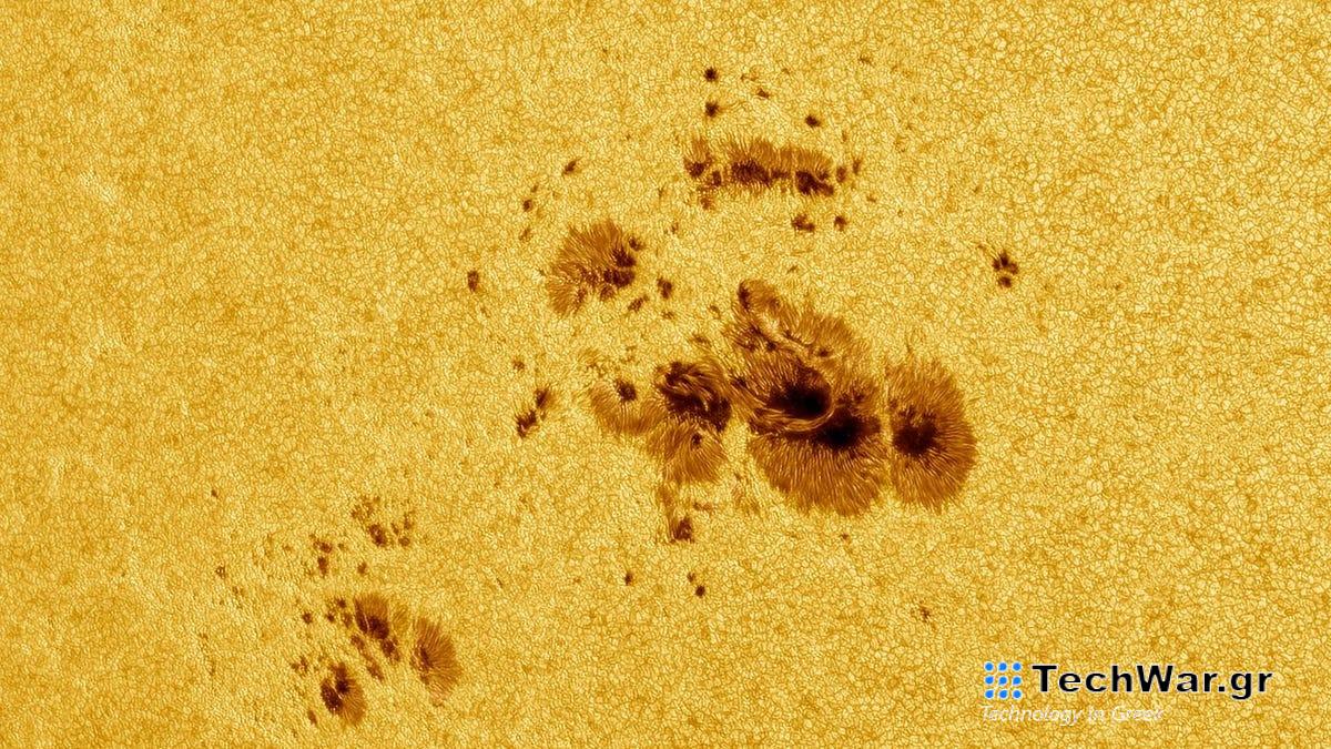 Ένα Rover του Άρη είδε τεράστιες σκοτεινές κηλίδες στον Ήλιο και τώρα είναι ορατές από τη Γη
