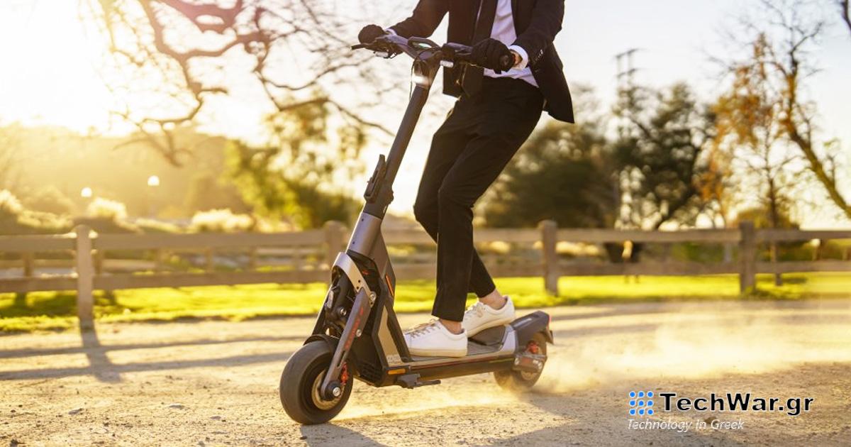 Το Segway GT2 είναι ένα φουσκωμένο σκούτερ.  Φτάνει τα 50 km/h σε λιγότερο από 4 δευτερόλεπτα
