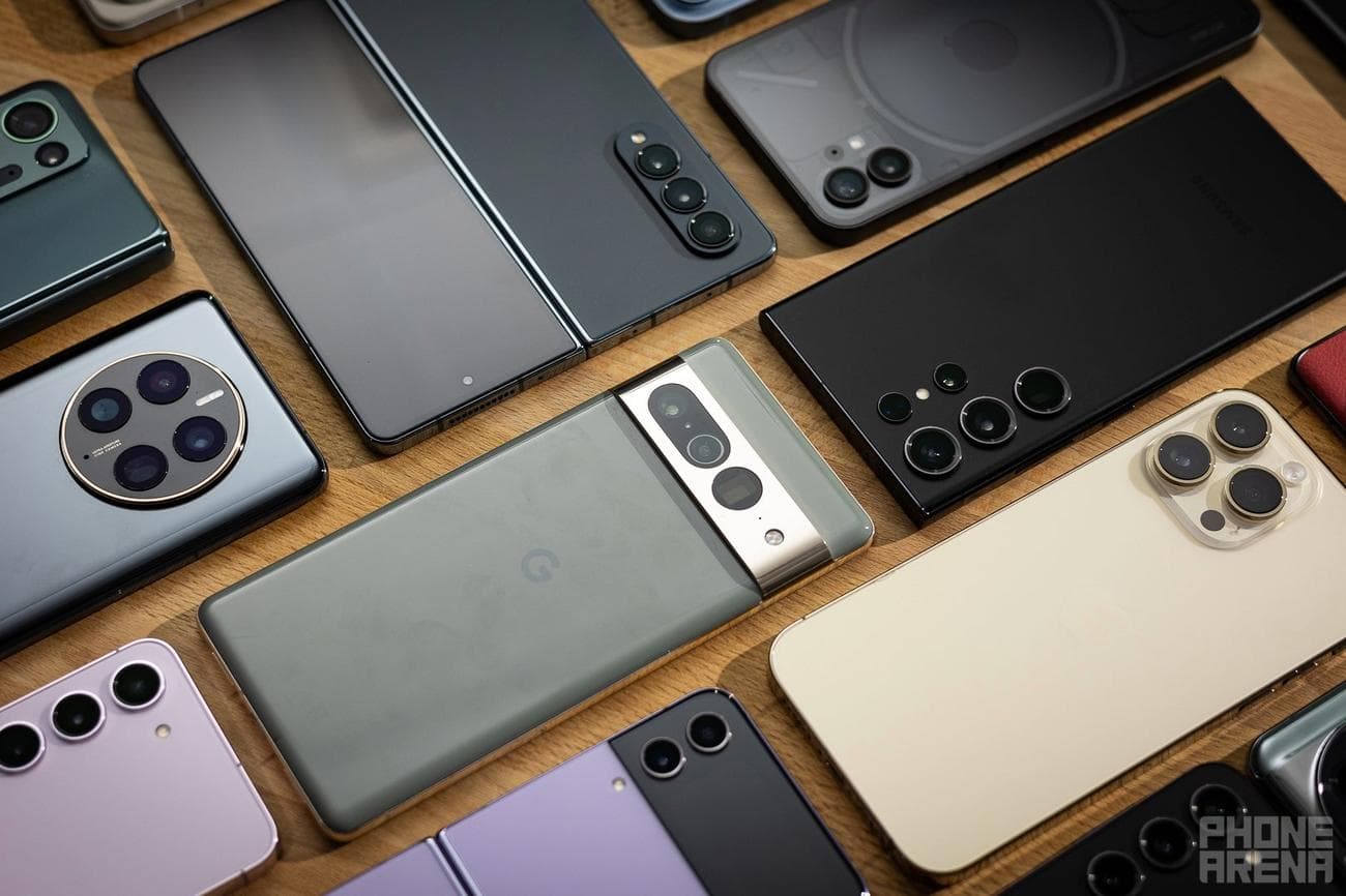 Η μονομαχία iPhone εναντίον Galaxy πυροδοτείται από τη συναυλία της Rihanna, αλλά είναι ούτως ή άλλως τόσο διαφορετικές οι κάμερες των τηλεφώνων;