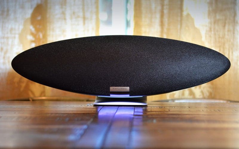 Bowers & Wilkins Zeppelin 2021 illuminated from below
