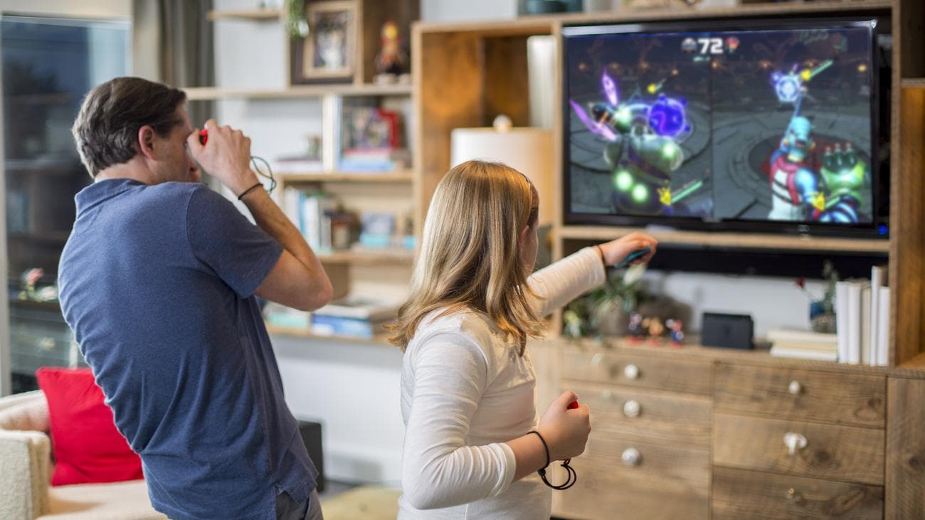 Παίζοντας Arms with Joy-Cons στην τηλεόραση