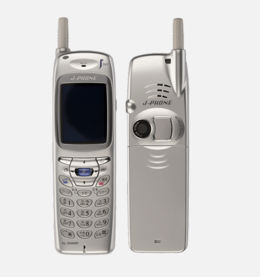The Sharp J-SH04 (Image Credit–The Mobile Phone Museum) - Η μονομαχία iPhone εναντίον Galaxy πυροδοτείται από τη συναυλία της Rihanna, αλλά είναι ούτως ή άλλως τόσο διαφορετικές οι κάμερες των τηλεφώνων;
